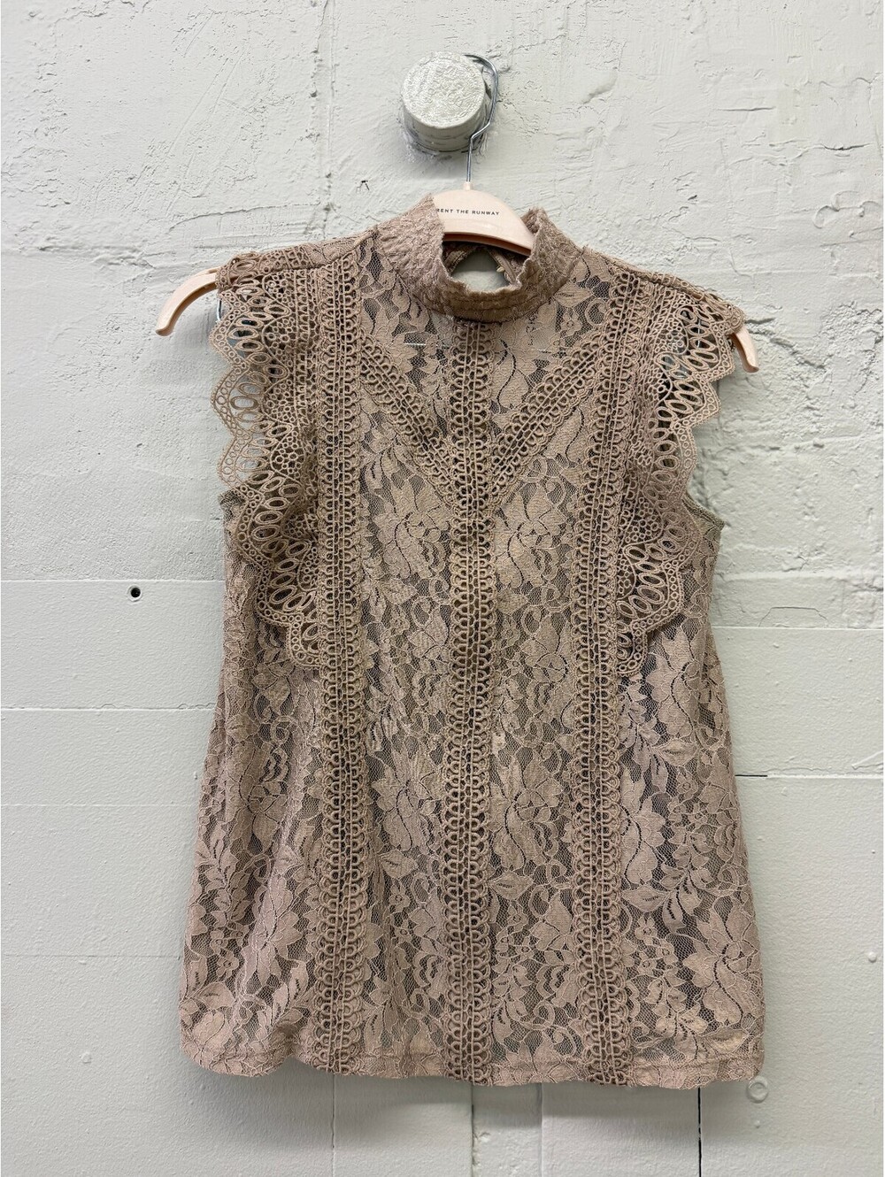Cable & Gauge Beige Sleeveless Lace mockneck Blouse